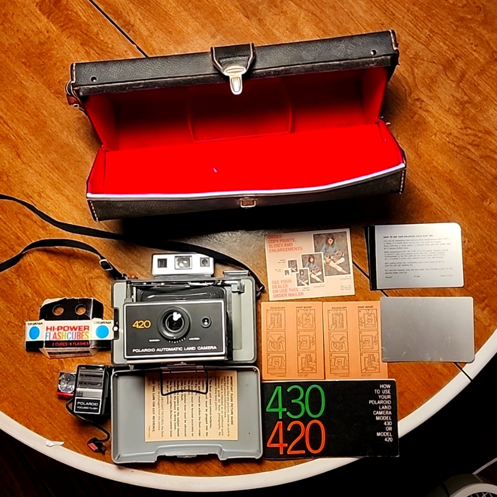 COPY - Polaroid 420 Automatic Land Camera